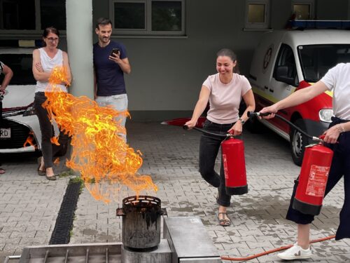 Das Wiener Team auf heißer Mission: Unsere Feuerlöschübung